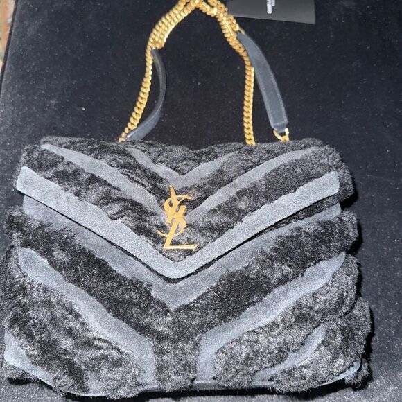 Brand new with dustbag Yves Saint Laurent Black Women's shoulder Bag LouLou - Picture 3 of 9